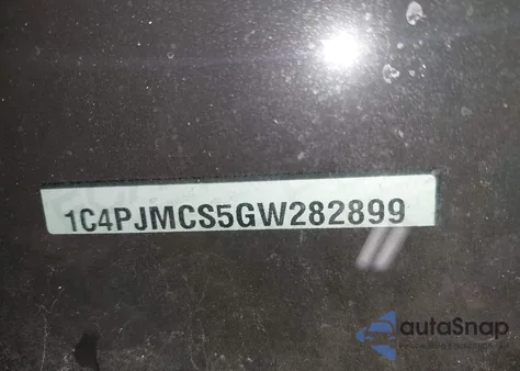 2016 Jeep Cherokee Latitude z USA, uszkodzony, nr VIN 1C4PJMCS5GW282899